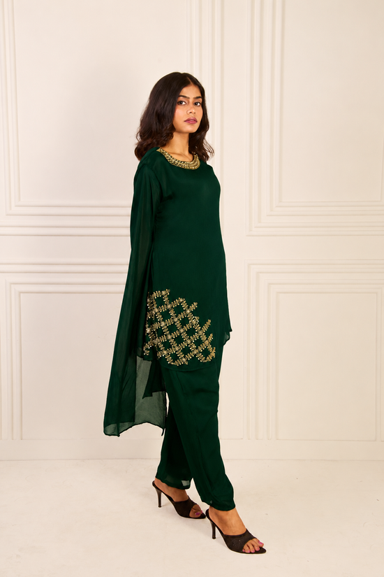 Gold-Embroidered Green Chinnon Set with Veil Sleeves